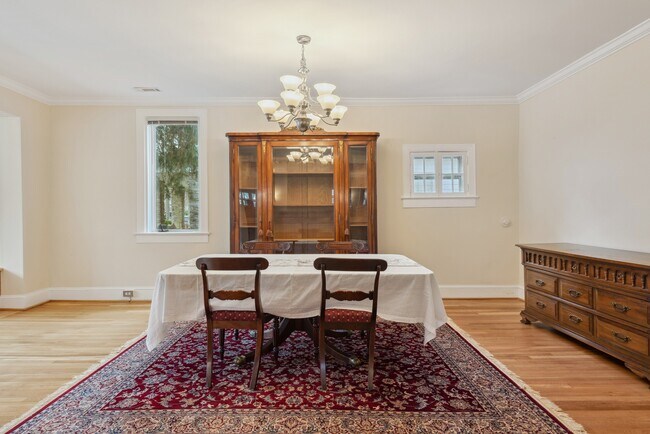 Building Photo - 317 W College Terrace