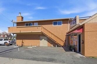 Building Photo - Centrally Located Property!