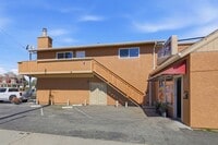 Building Photo - Centrally Located Property!