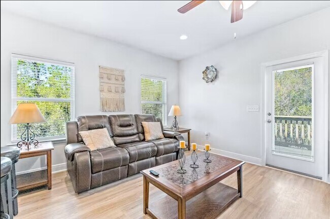 Building Photo - 7597 Shadow Lake Dr