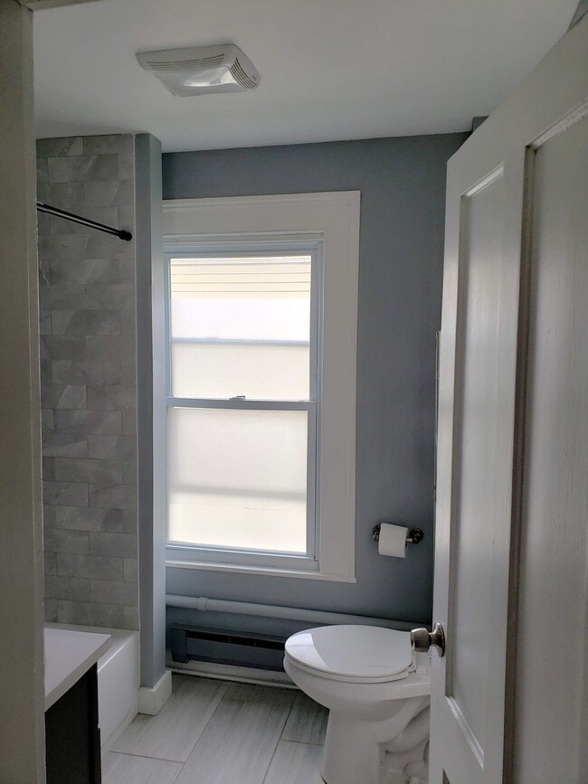 Building Photo - 64 Marlborough St