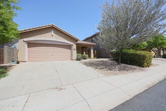 Building Photo - 2470 W Warren Dr