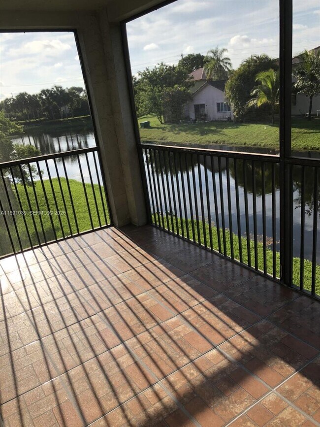 Building Photo - 151 Lakeview Dr