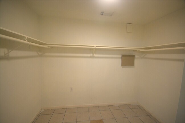 Building Photo - 1622 Regal Blue Ct