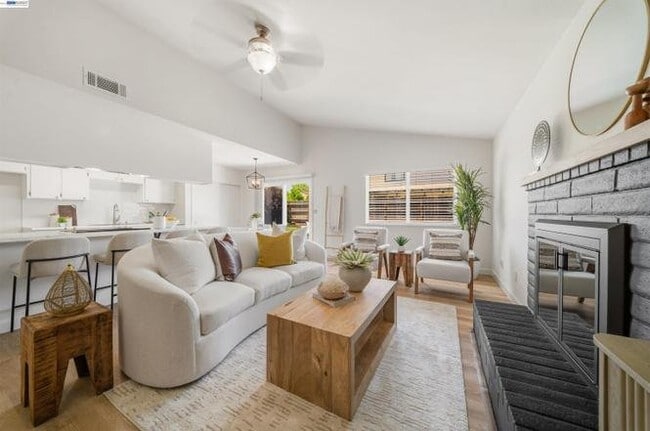 Building Photo - 2865 Ponte Mira Way