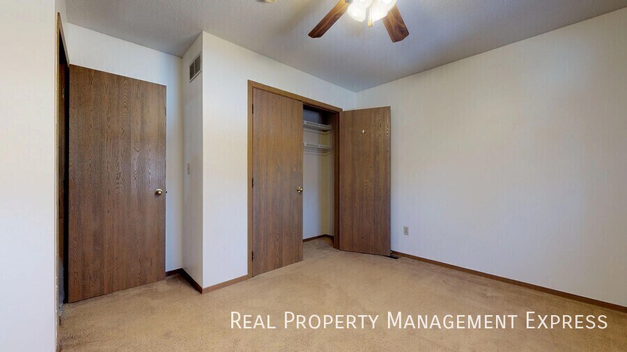 Building Photo - 4712 E Blazewood Dr