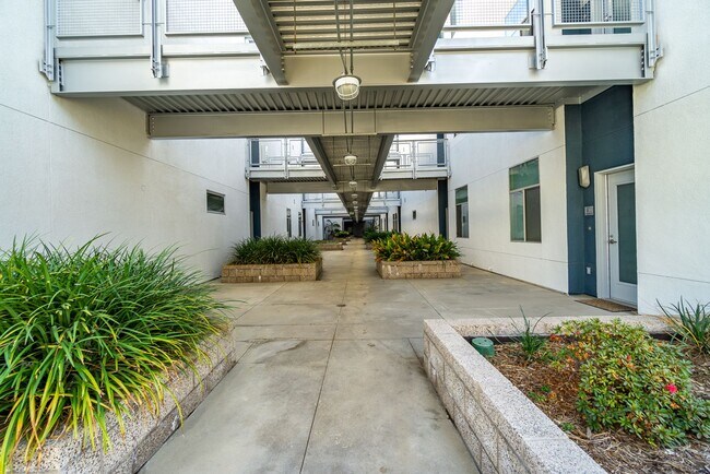 Building Photo - Spacious 2 Bedroom, 2 Bathroom Loft in Historic Downtown Anaheim
