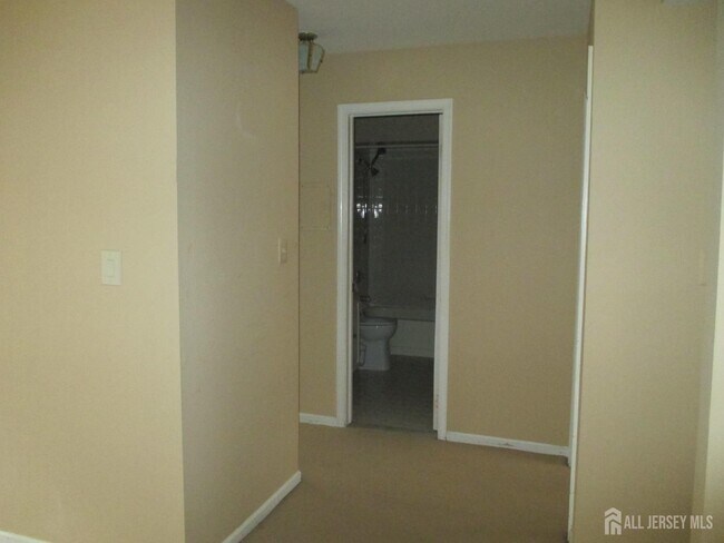 Building Photo - 1406 Woodbridge Commons Way