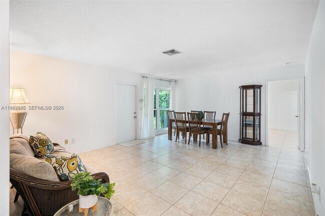 Building Photo - 107 SE 5th St