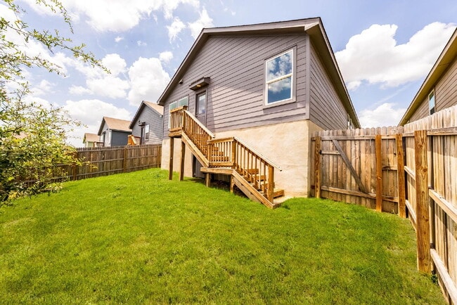 Building Photo - Up to 1 Month of FREE RENT!!!
