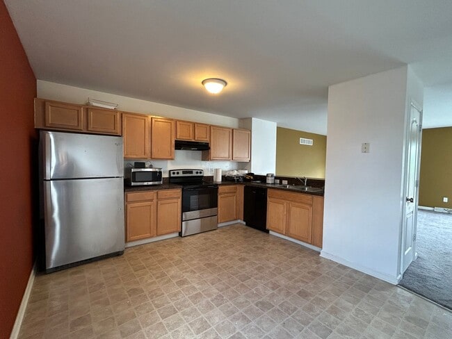 Building Photo - COMING SOON! Townhouse in Dover