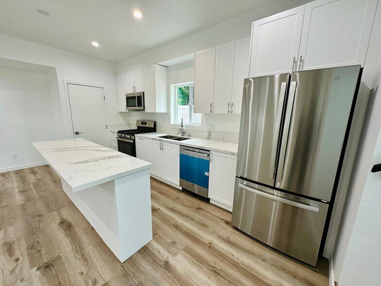 Building Photo - 8916 Whitworth Dr