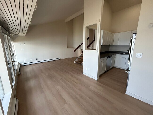 Building Photo - 2 Bedrooms on the Beach, W/D in Unit, Incr...