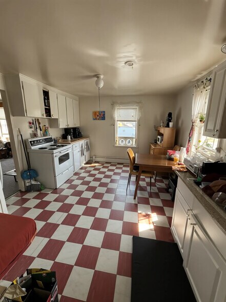 Building Photo - 1239 Cumberland Head Rd