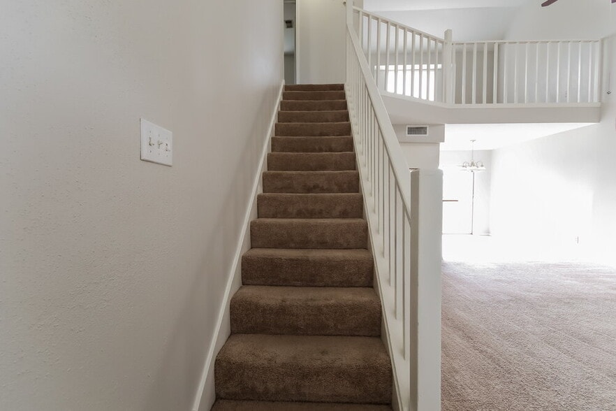 Building Photo - 16111 Rosenridge Dr