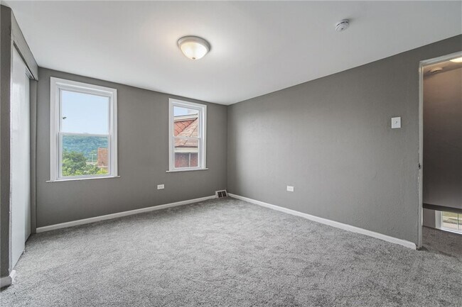 Building Photo - 160 Hazelwood Ave