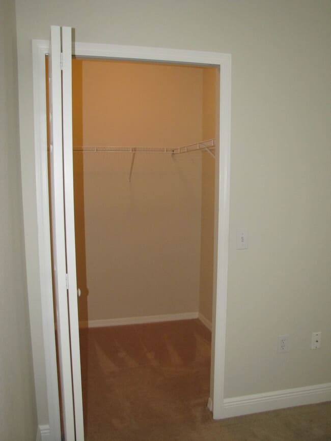 Building Photo - Gorgeous 3/2 Condo with 1 Car Garage in Ex...