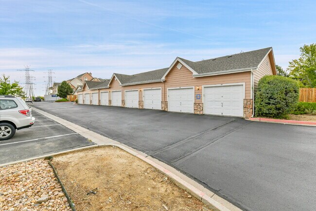 Building Photo - $2,195.00, 2 bed, 1 .5 bath located in Aur...