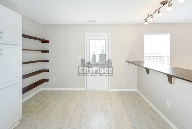 Building Photo - 5639 Wood Hollow Dr