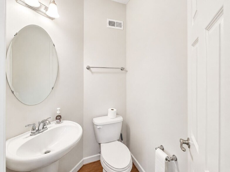 Building Photo - 9706 Braidwood Ter