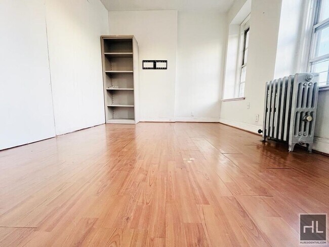 Building Photo - Your Front-Facing & Cozy 2 bedroom Apartme...