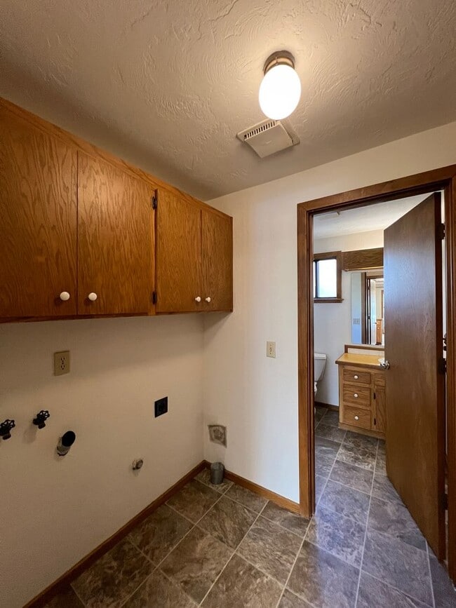 Building Photo - E Court Duplex