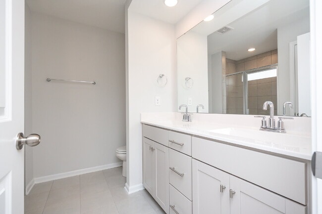 Building Photo - Elegant 3-Bedroom, 2.5-Bath Townhome with Modern Finishes ($1950/mo rent***)