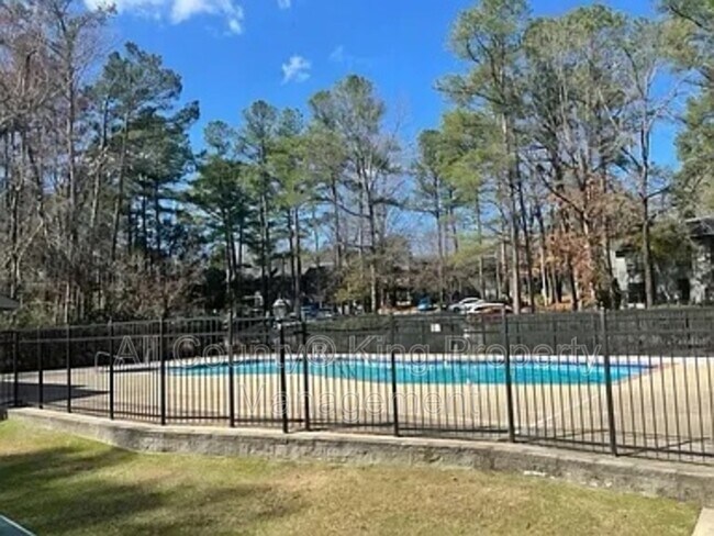 Building Photo - 1866 Tryon Dr