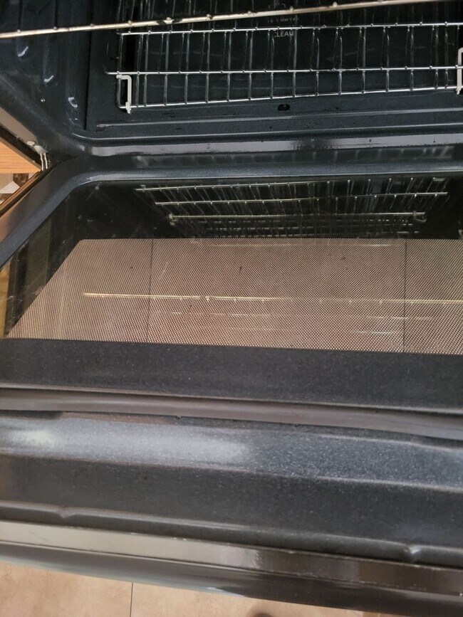 Building Photo - 5049 Pine Lake Ct