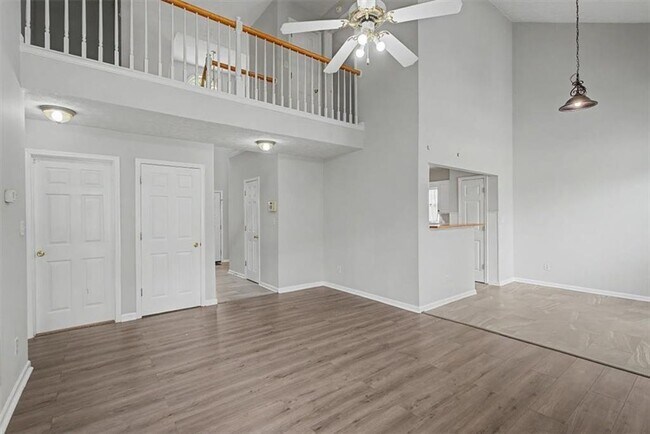 Building Photo - 665 Peachtree Trails Dr