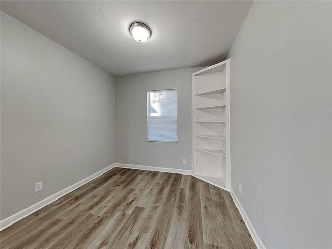Building Photo - 3 BR/1.5BA | Renovated Single Family Home | 1-Car Carport | Fenced backyard!