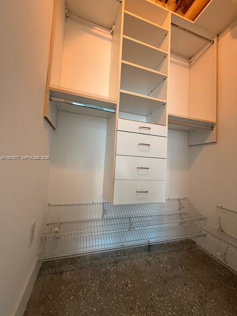 Building Photo - 10 SW South River Dr