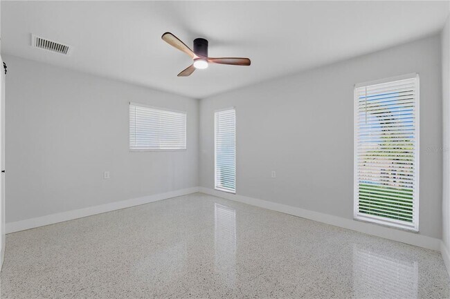 Building Photo - 4152 13th Ln NE