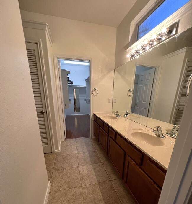 Building Photo - 815 Prairie Grass Ln