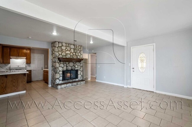 Building Photo - Lovely 3 Bed/3 Bath Home In Quail Valley!