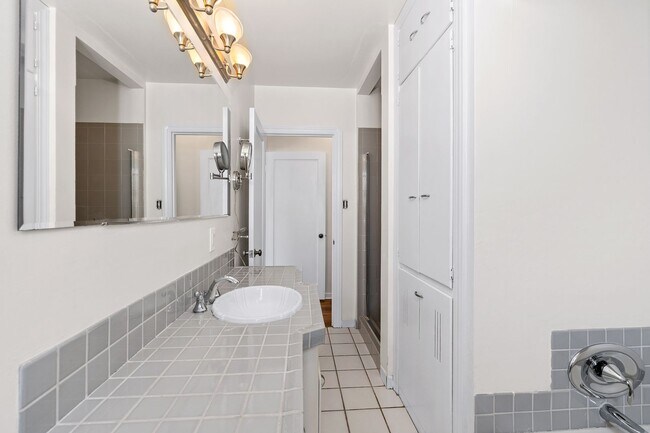Building Photo - Downtown Napa 3 bed 2 bath single level home