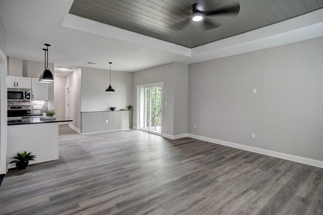 Building Photo - 121 S Kanaio Dr