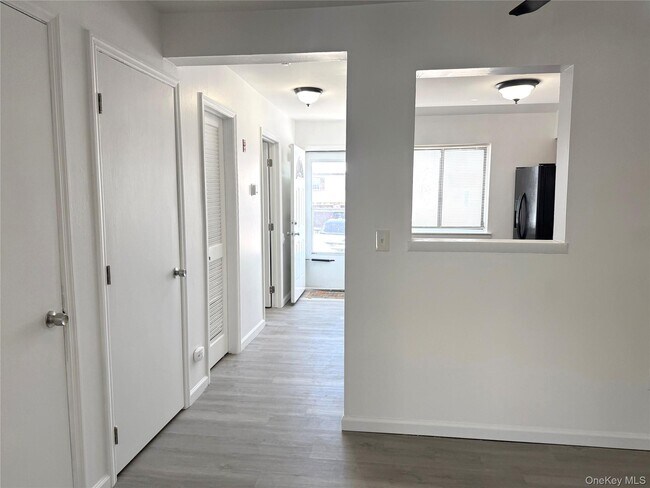 Building Photo - 205 Everett Pl