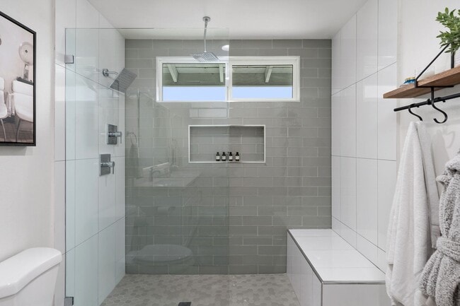 Building Photo - Stunning completely renovated home in Tustin