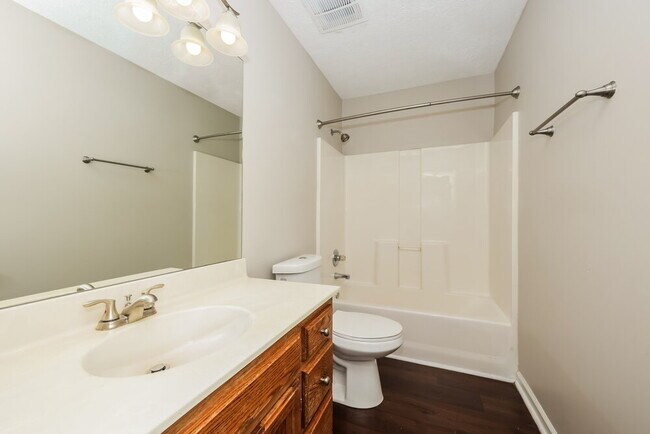 Building Photo - 1204 Red Oak Ct