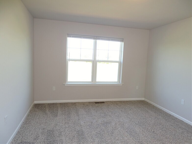 Building Photo - 6 Cobblestone Ct