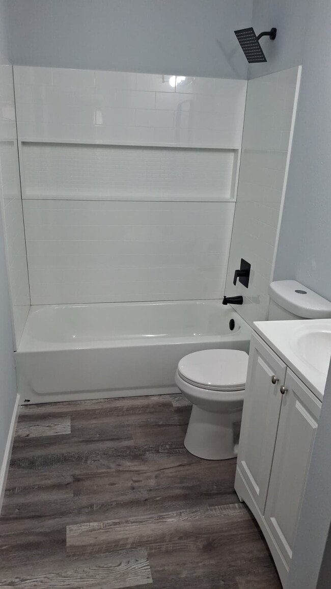 Building Photo - 5830 NW Kinyon Ave