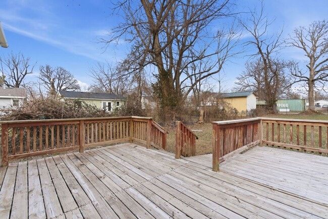 Building Photo - 3 Bed | 1 Bath | FULLY Remodeled | FULLY Fenced Yard | Springfield MO | PETS WELCOME!