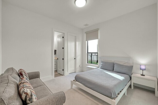 Building Photo - 212 S Empress Grn Pl