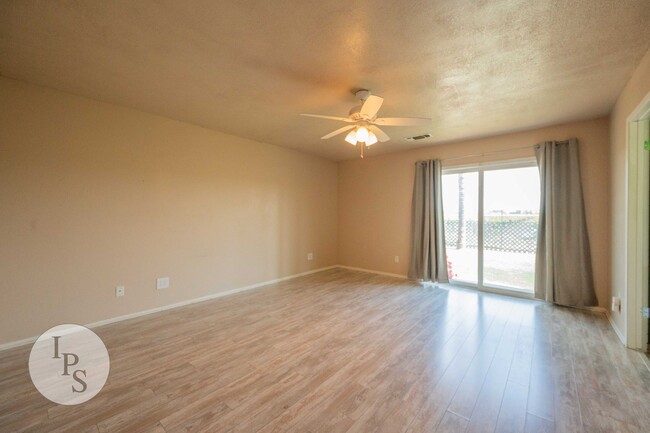 Building Photo - Fresno Westside Home, 3BR/3BA, Country Liv...