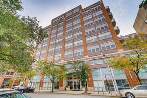 Building Photo - 933 W Van Buren St