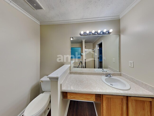 Building Photo - 3740 Scotland Ln SW