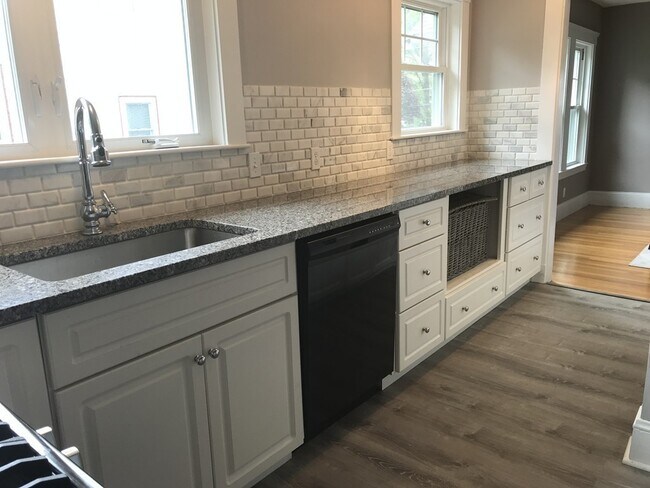 Building Photo - 11 Batchelder St