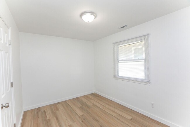 Building Photo - 9544 20th Bay St