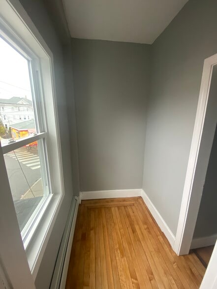 Extra Room - 194 Messer St